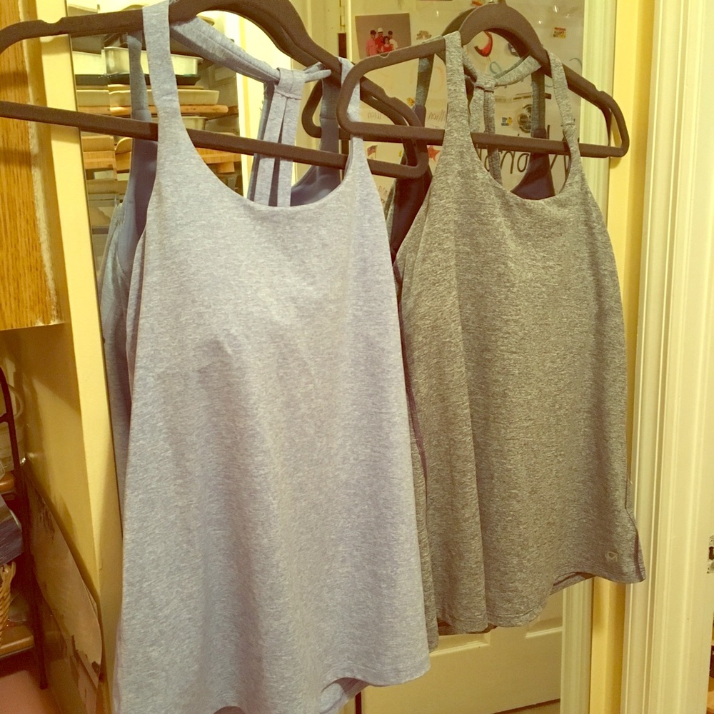 💪🏼Two Gap Built-In Bra Workout Tanks